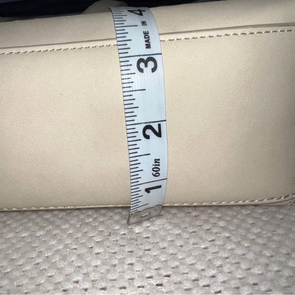 Arbonne off white faux leather tote - Picture 8 of 9